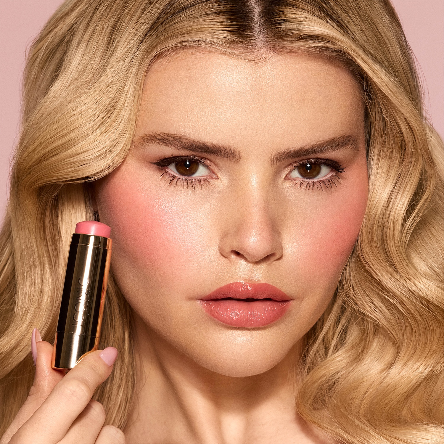 BLURRING BLUSH STICK BY ICONIC LONDON (RUBOR EN BARRA PARA MEJILLAS)